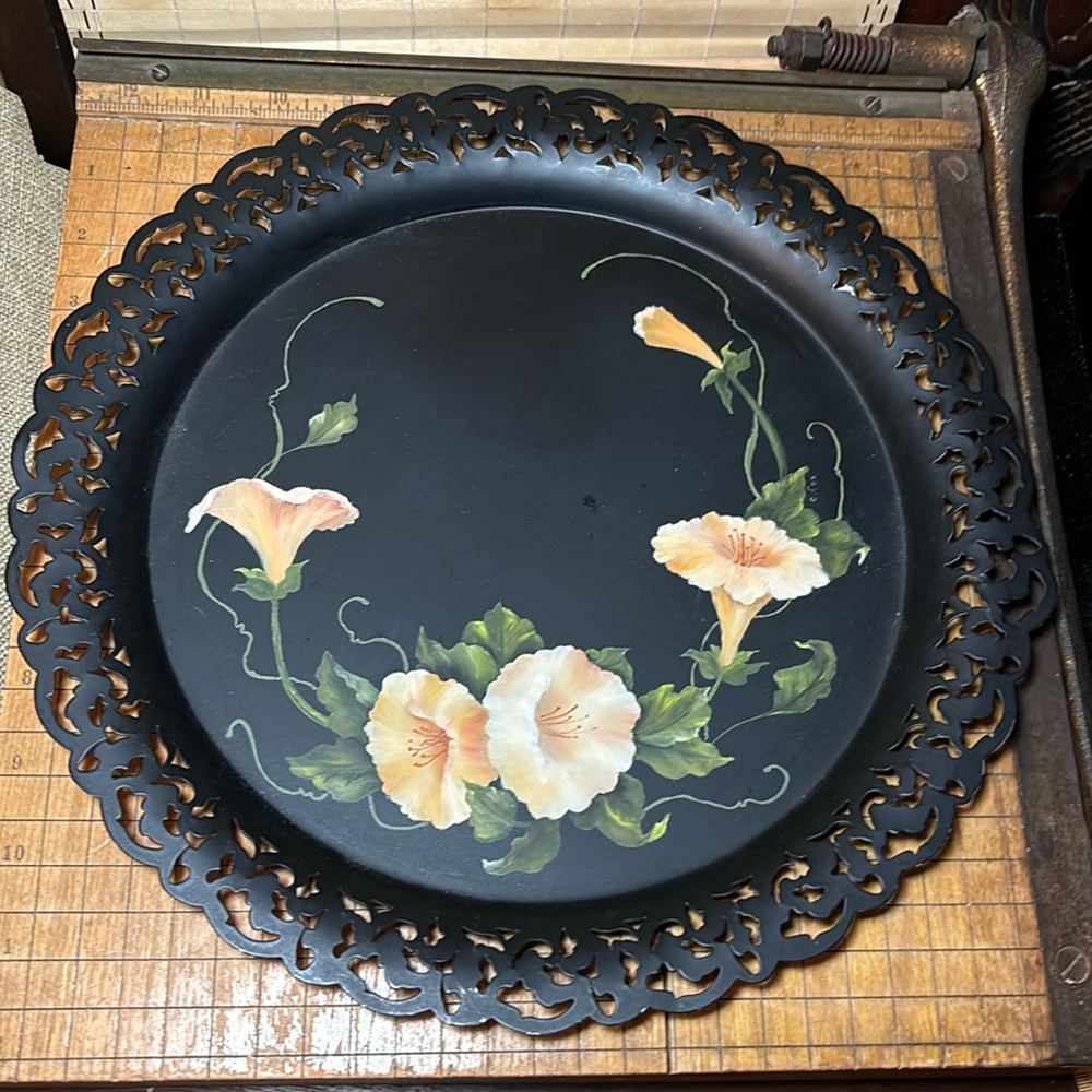 Toleware Metal Platter Black Enamel Morning Glory Flower Leaves Vine EVC 12”D